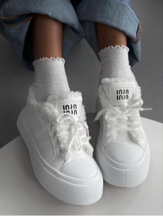 Зимові жіночі кросівки