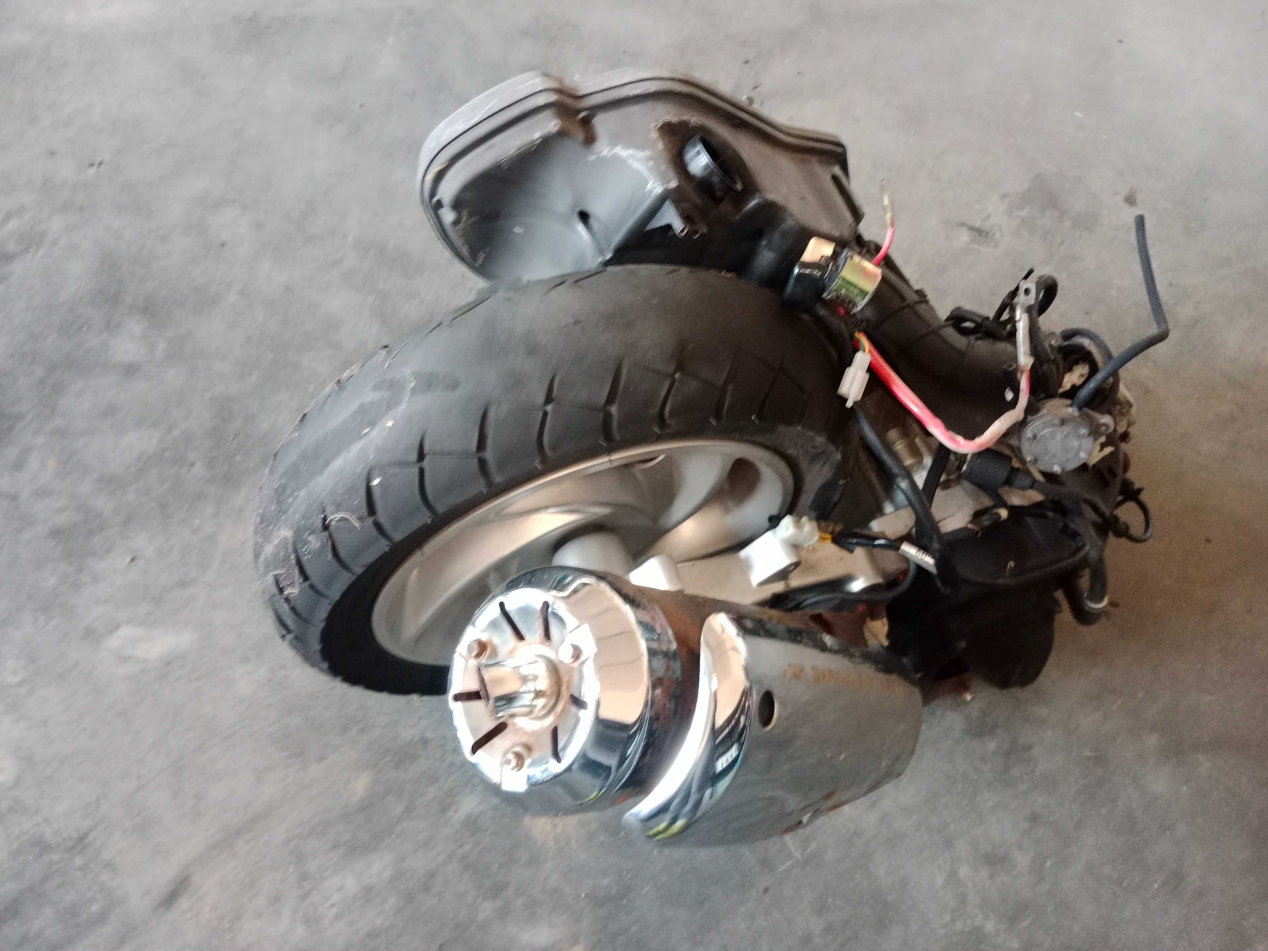 sym vs125 vs 125 silnik W STANIE NIE ZNANYM koło felga tłumik głowica