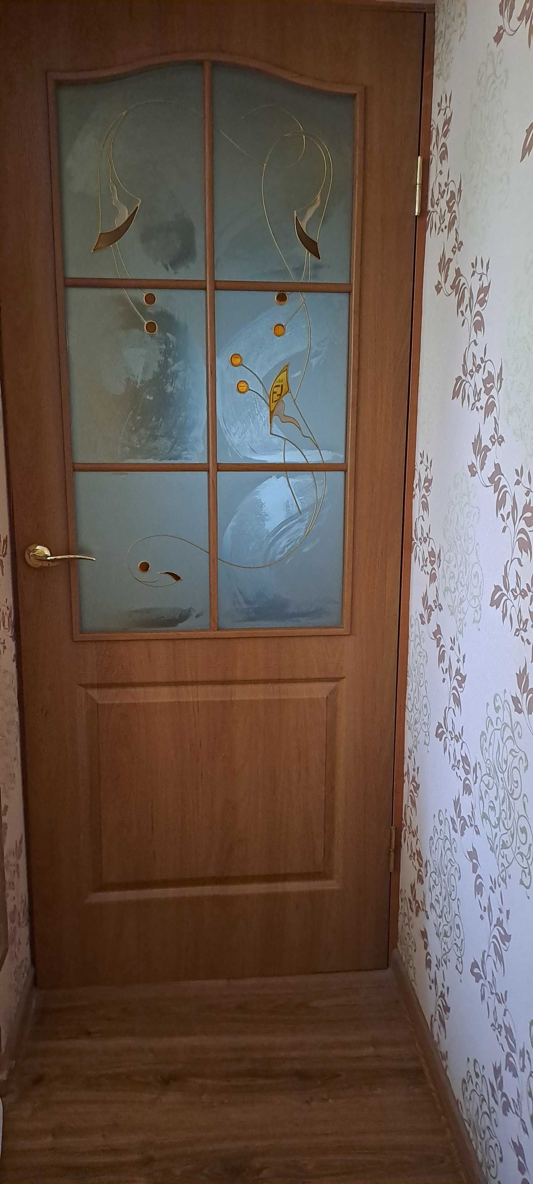 Продам двери коричневі
