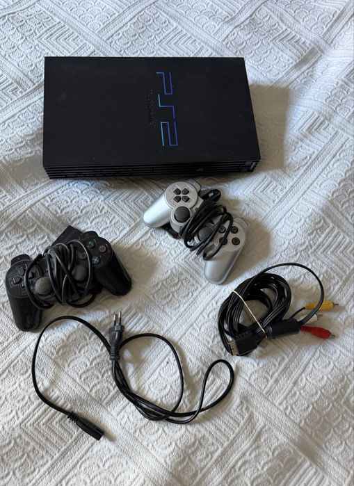 PlayStation 2 + 2 comandos