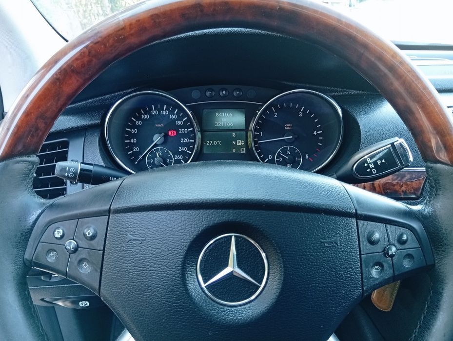 Mercedes Benz R320