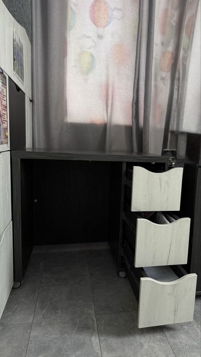 Кровать-чердак со спальным местом, столом и ящиками. ТОРГ