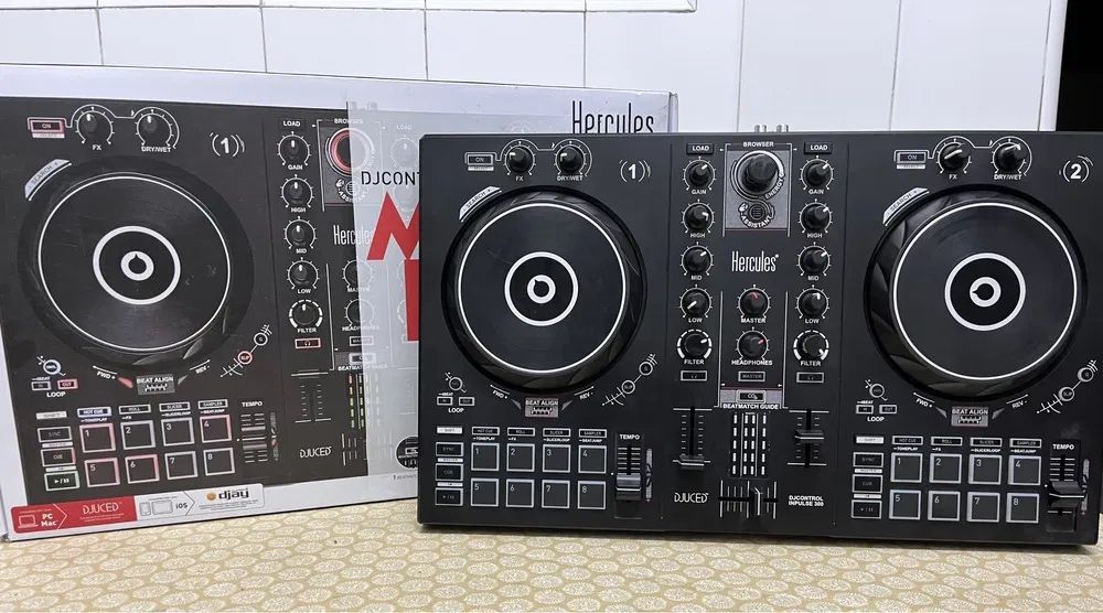 Mesa de DJ  Hércules Impulse 300