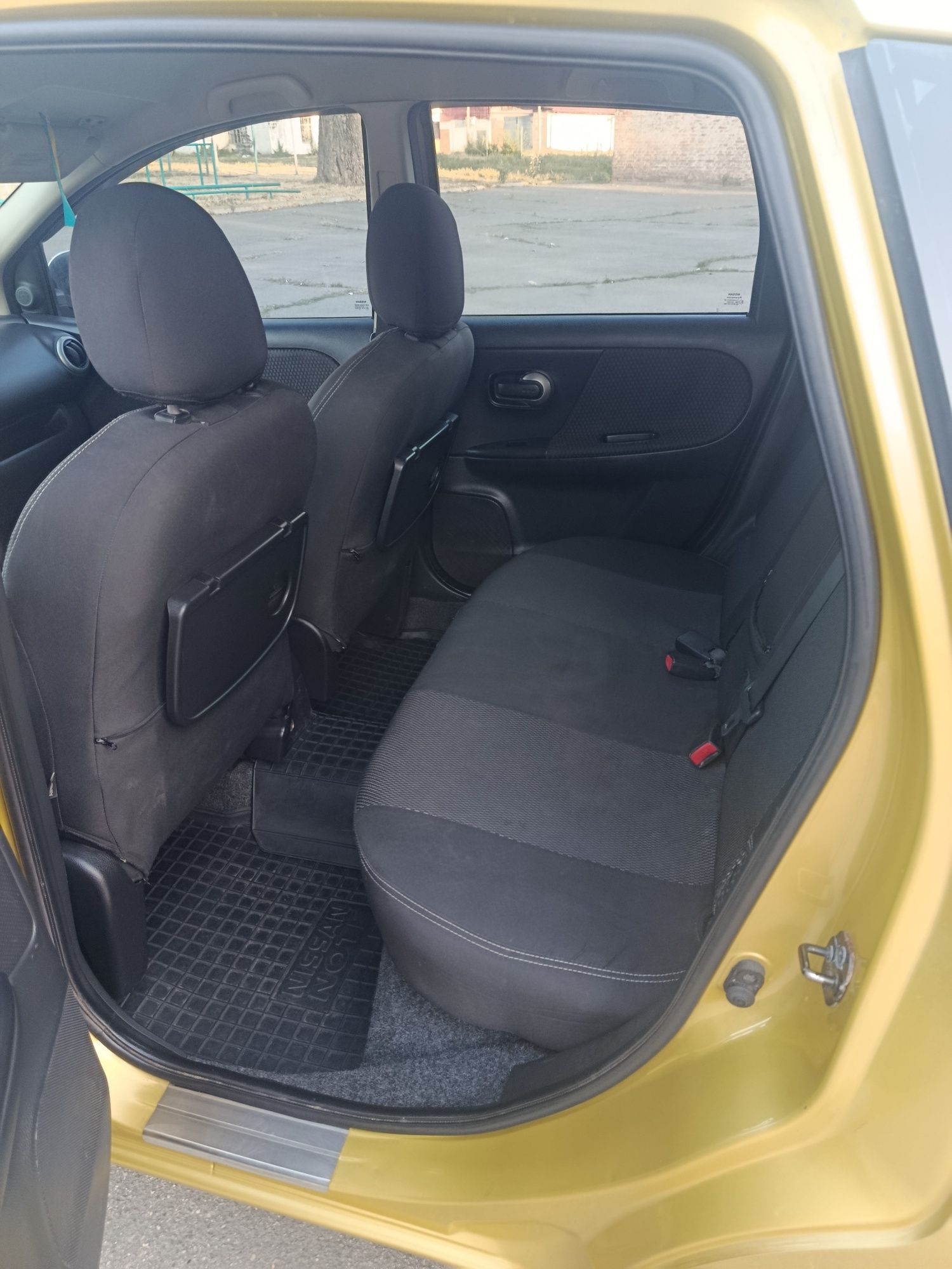 ПродамNissan Note E11 1,6 газ-бензин