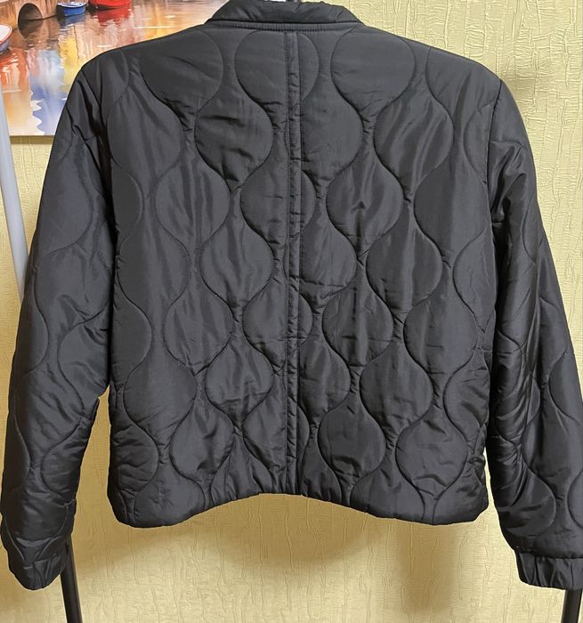 Укорочена жіноча куртка