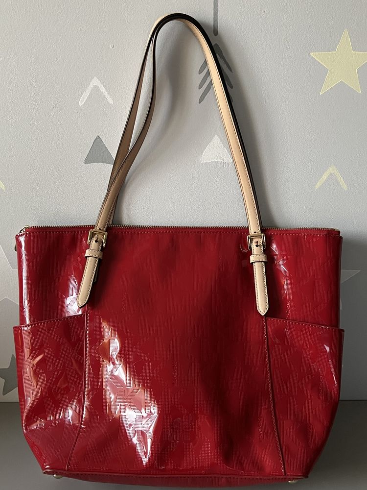 Lakierowana torebka Michael Kors