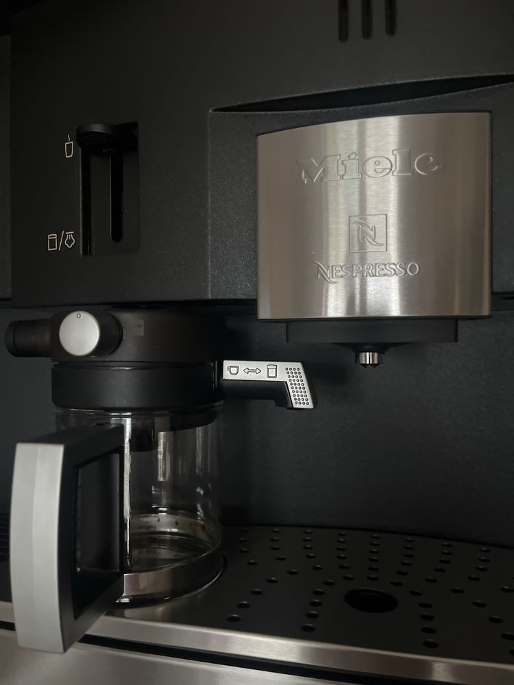 Maquina de café encastravel Miele Nespresso