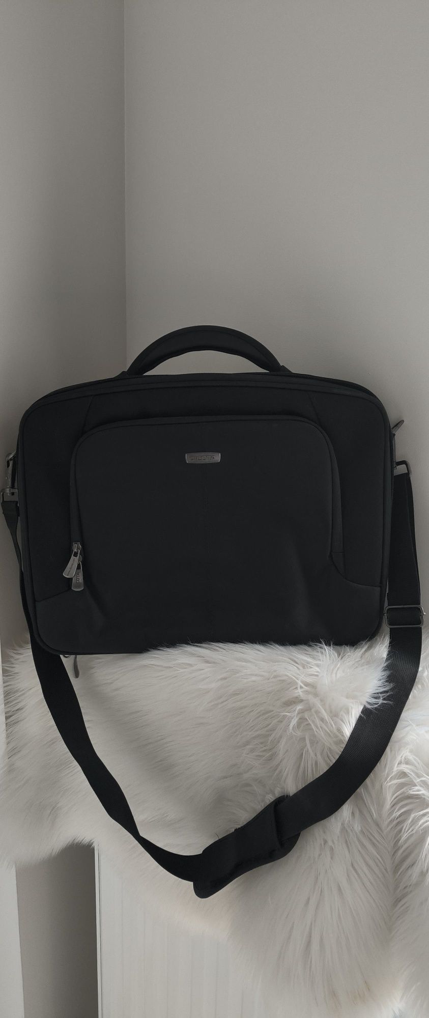 Torba na laptopa czarna Dicota prosta klasyczna