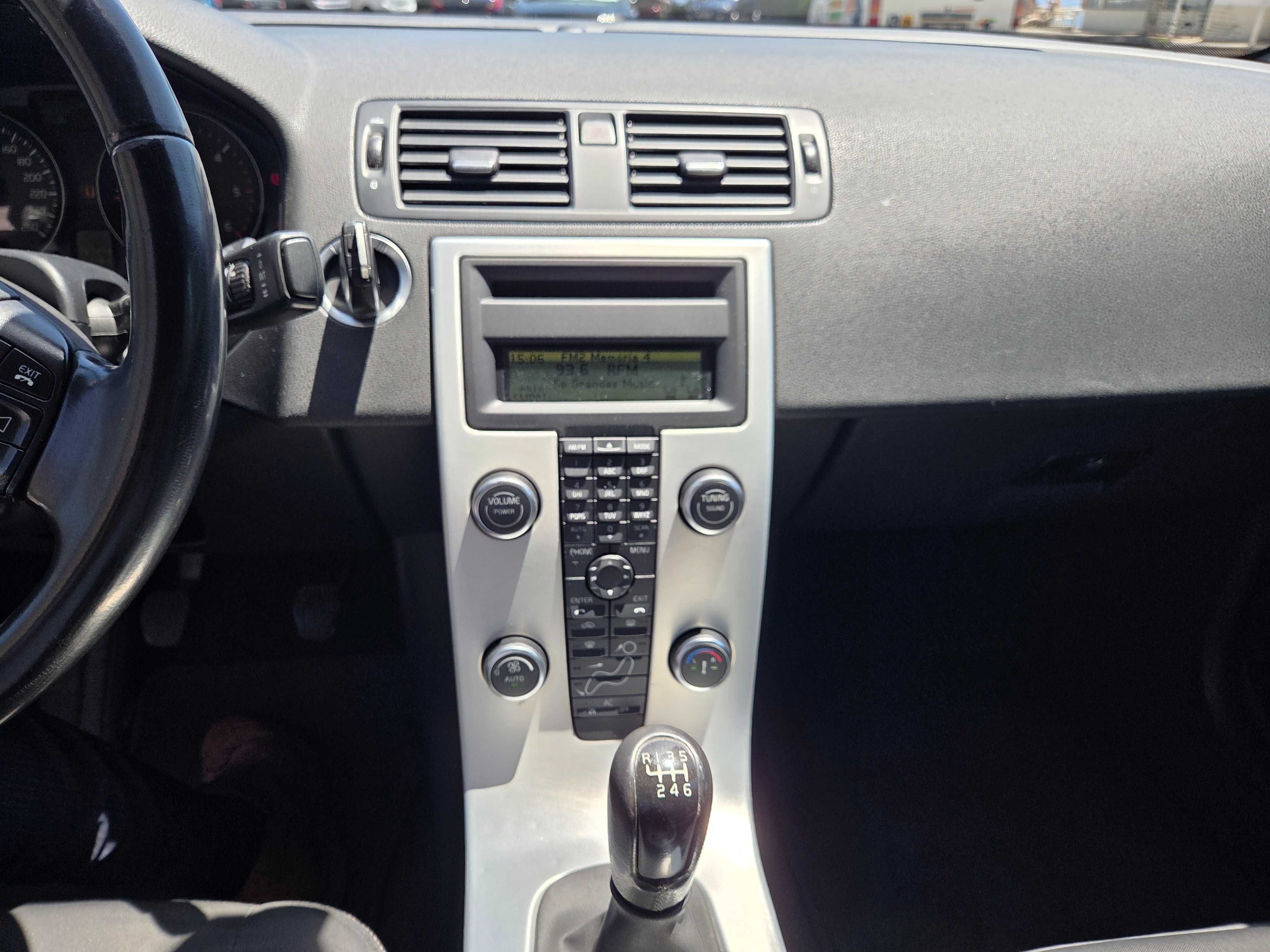 Volvo S40 1.6 Diesel – Elegante, Económico e Impecável!