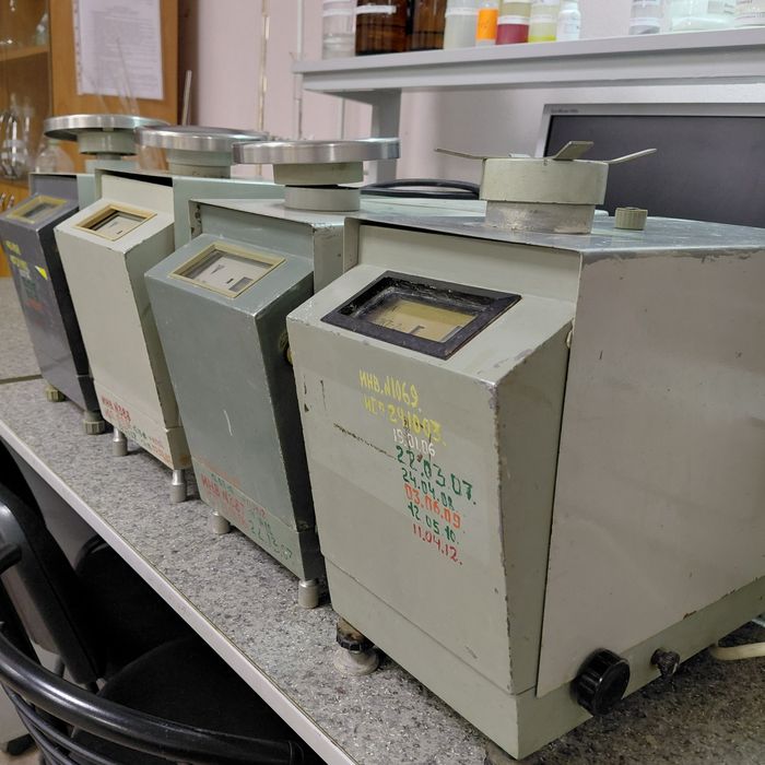 Лабораторні квадратні ваги