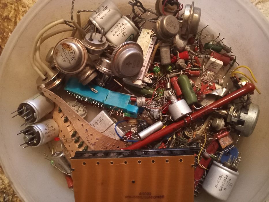 Радіодеталі 2,5кг.