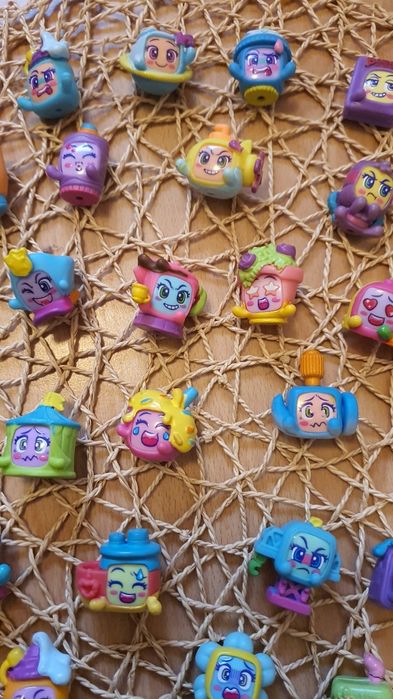 Komplet figurek MojiPops