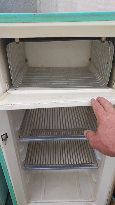 Привезу холодильник со склада Днепр.