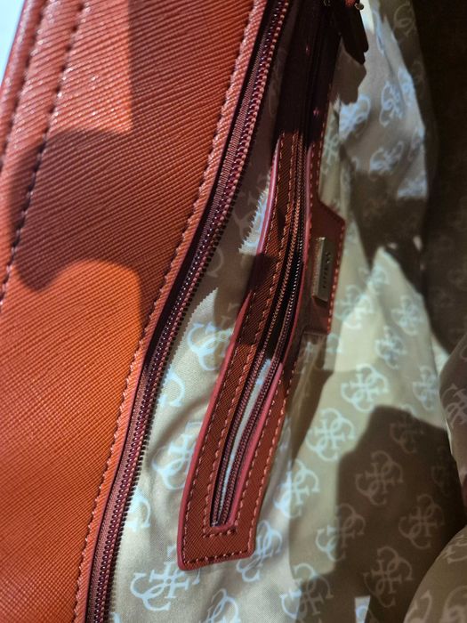 Torebka Guess na ramię i do ręki