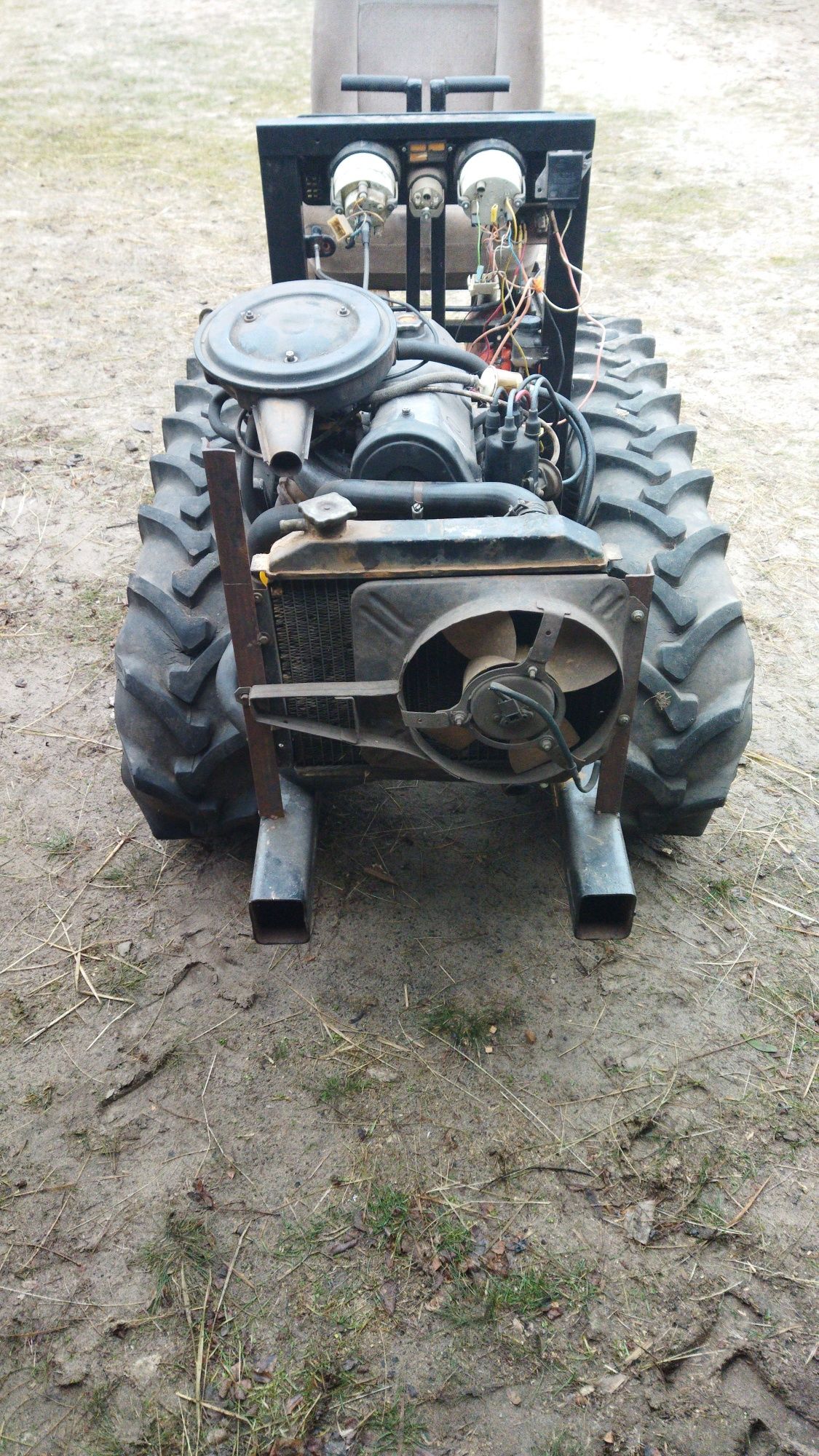 Гусеничний мінітрактор