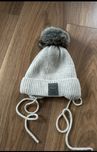 Czapka z pomponem futerkowym szara wiązana zimowa
