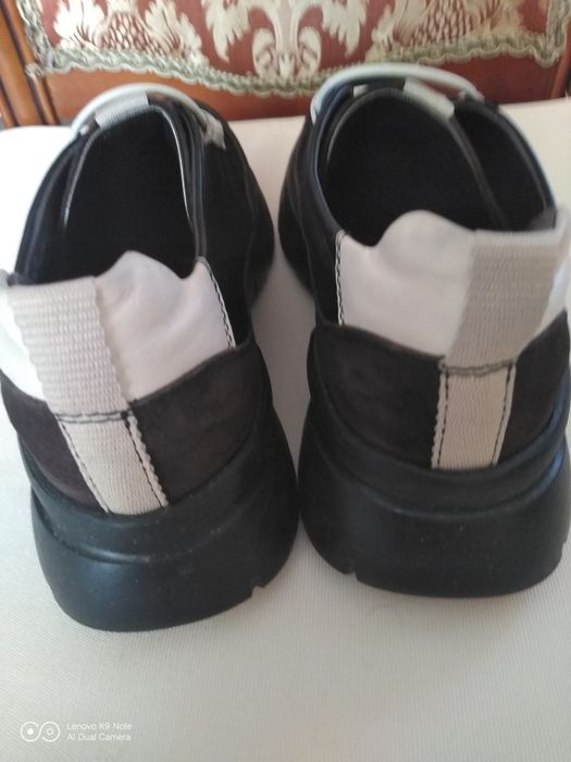 Кросівки підліткові вир.Італія ,натур шкіра розмір 36.