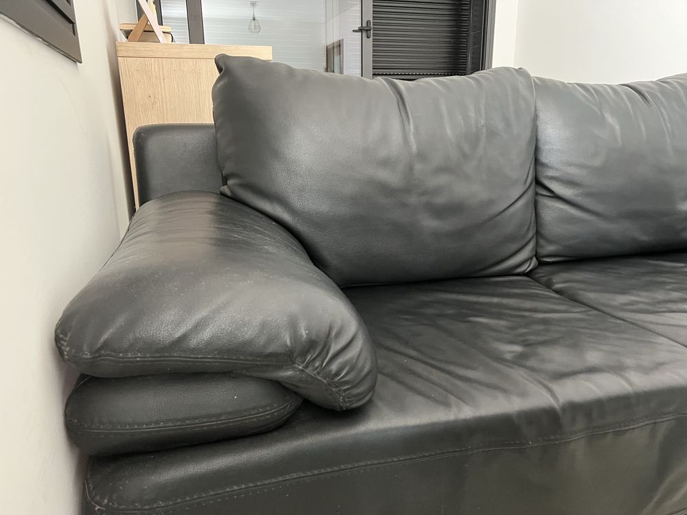 Sofa 3 lugares em pele com banco