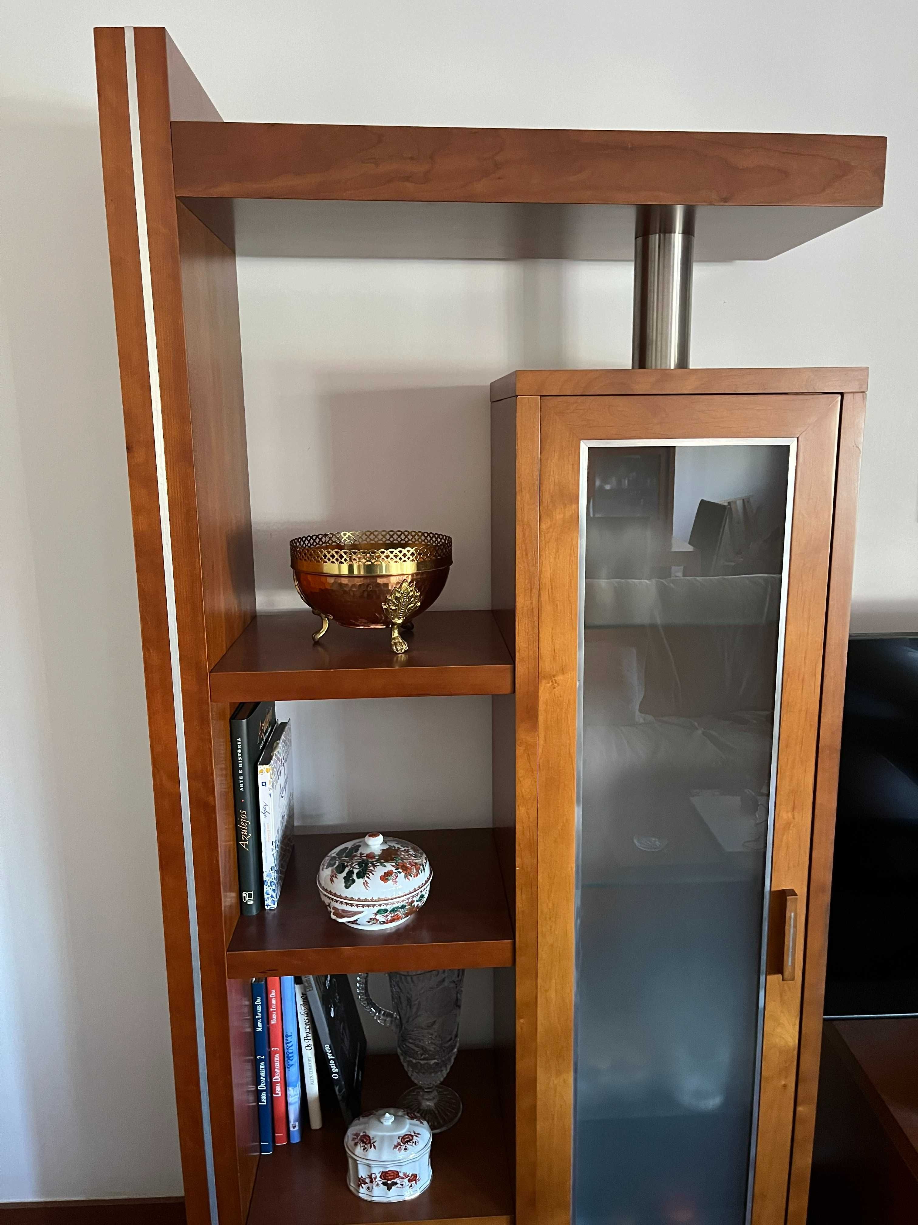 Móvel de sala em cerejeira - estante, cristaleira/bar e bas de TV