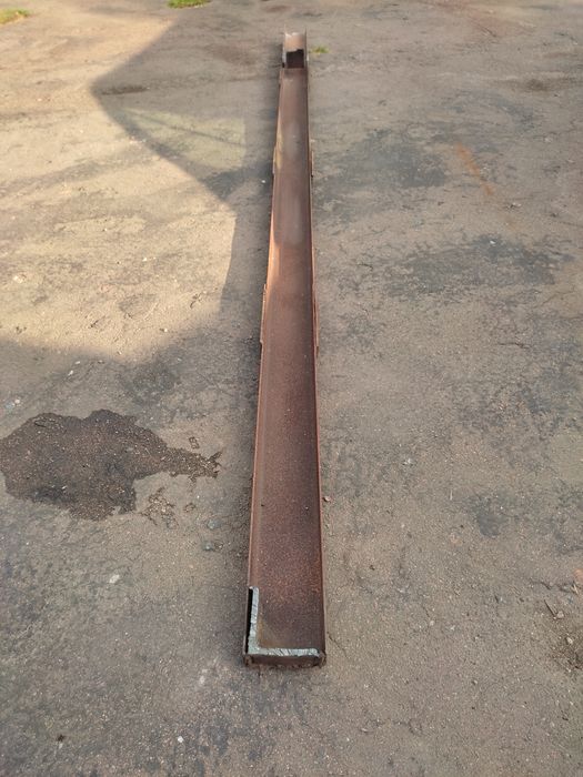 Довжина 5 метрів, ширина 18 см.