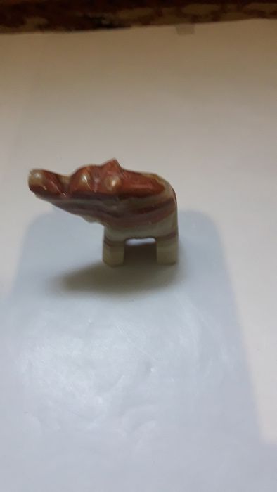 Слоник з каменю .