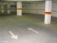 Garagem dupla em estacionamento coberto, situado no piso ...