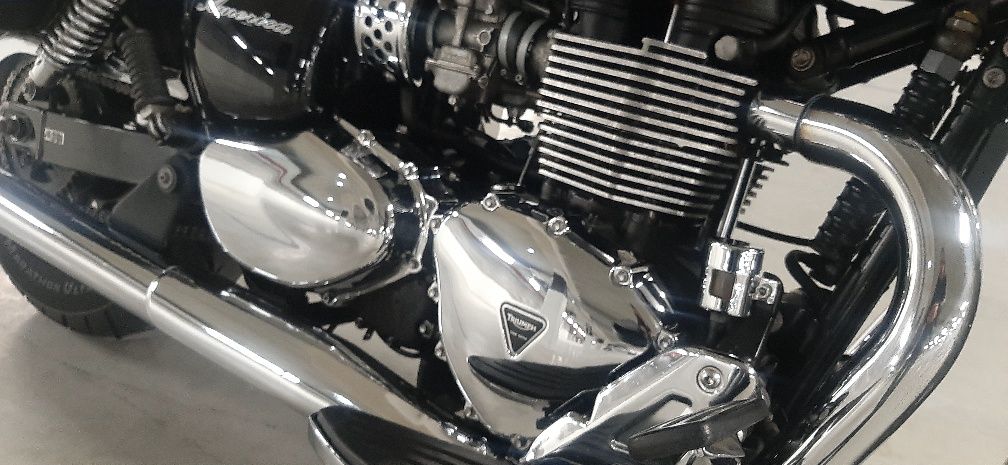 Triumph America 900