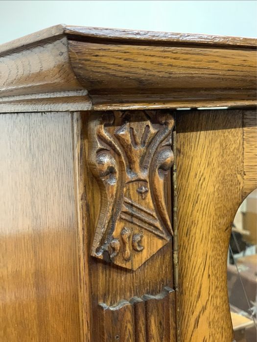 Witrynka z drzwiczami rzeźbionymi holenderska