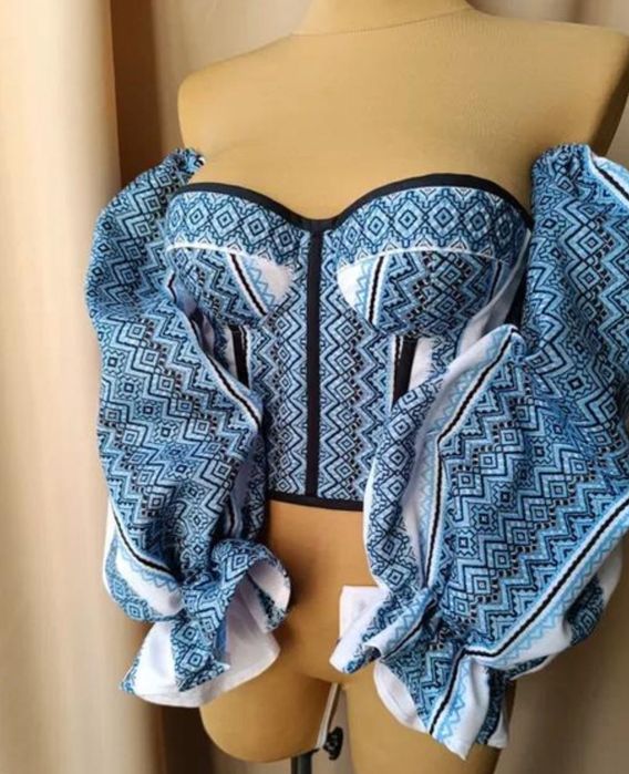 Вишитий  корсет.