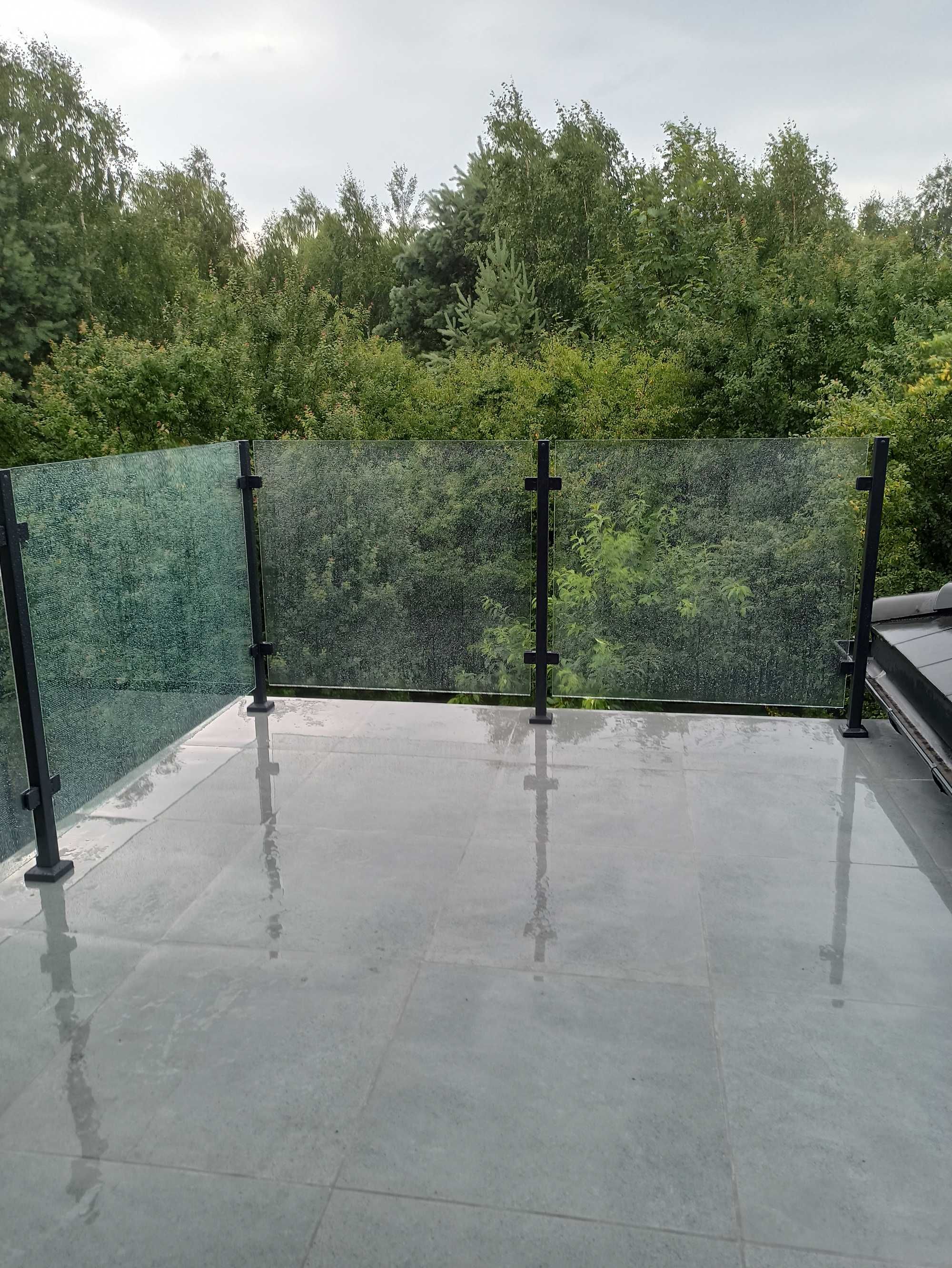 Balustrady szklane malowane proszkowo loft barierka na balkony ocynk