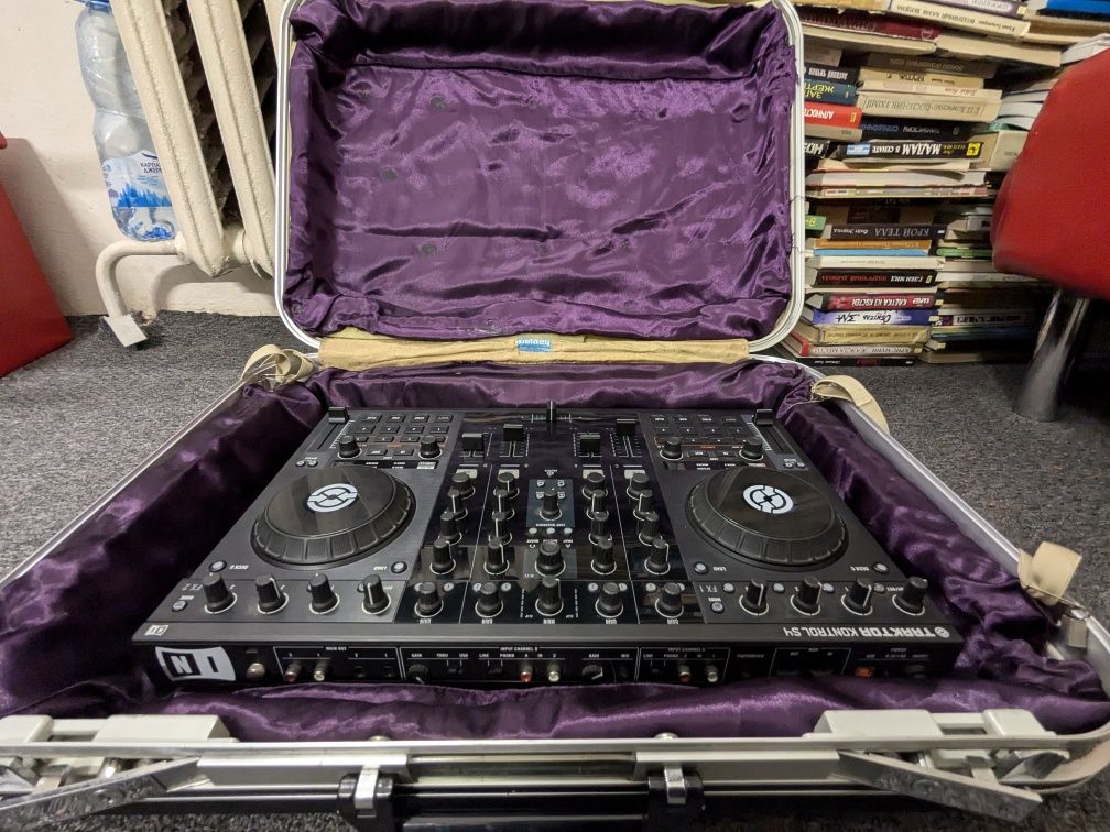 Traktor Kontrol S4, Native Instruments, діджейський пульт, контролер