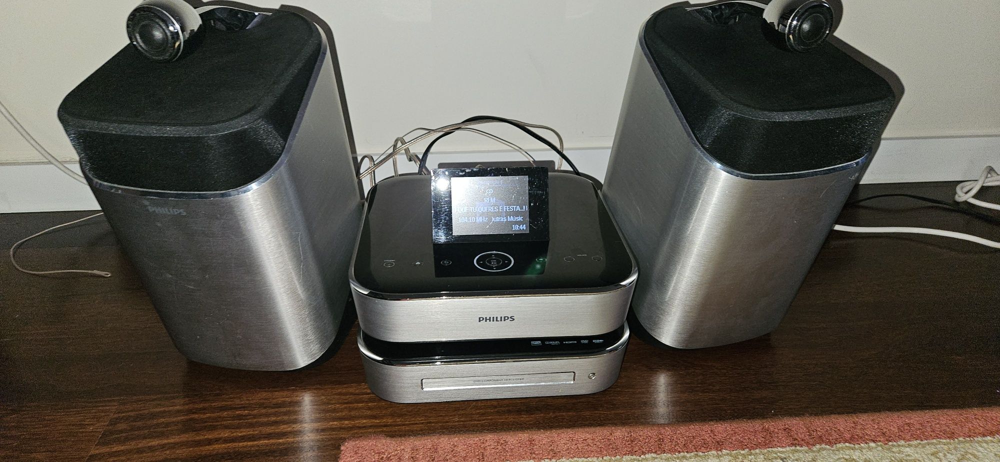 Philips MCD900, Colunas em alumínio