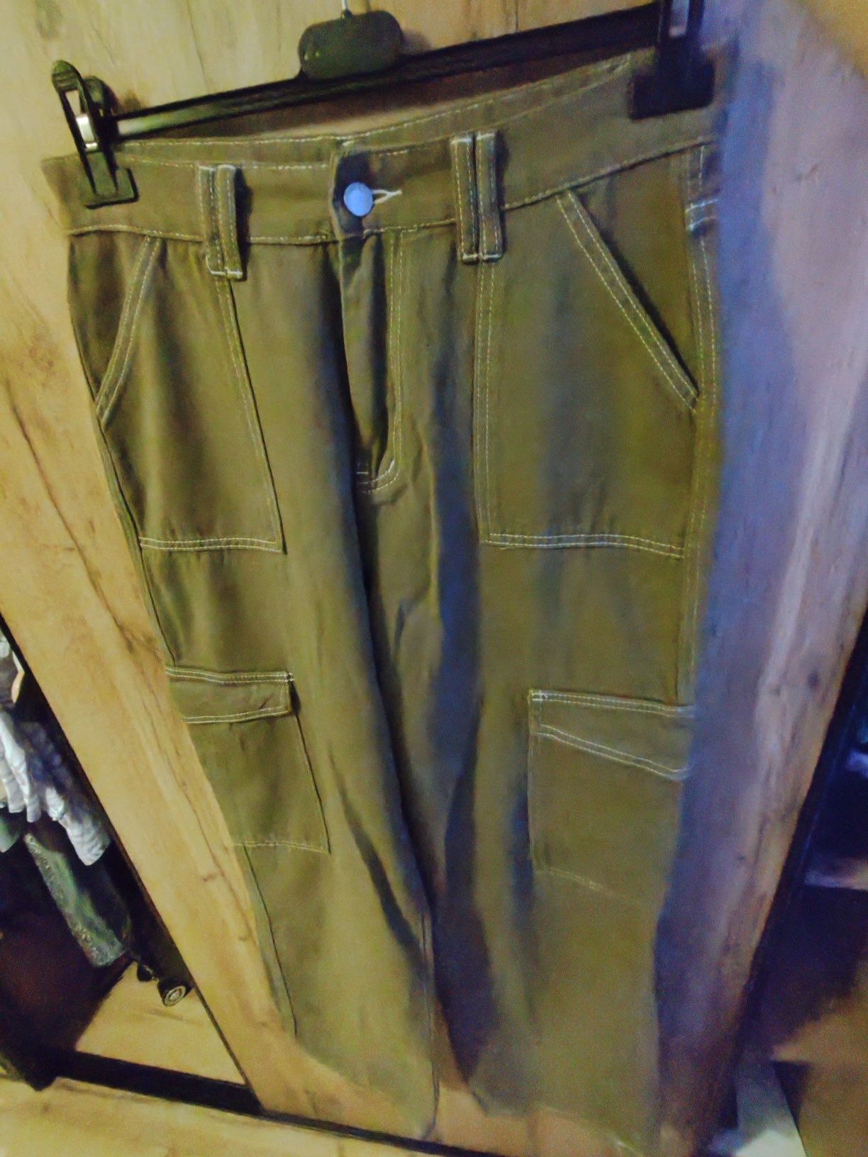 Modne spodnie Cargo (wojskowa zieleń)