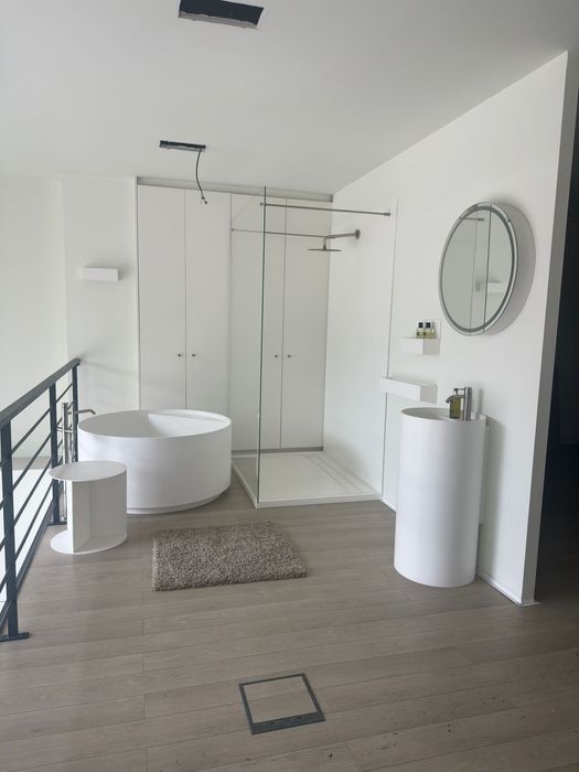 Conjunto de casa de banho em Corian