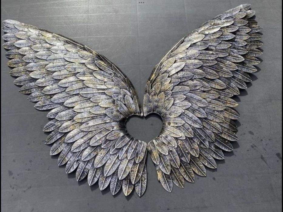 Escultura de Asas de Anjo em metal artesanal