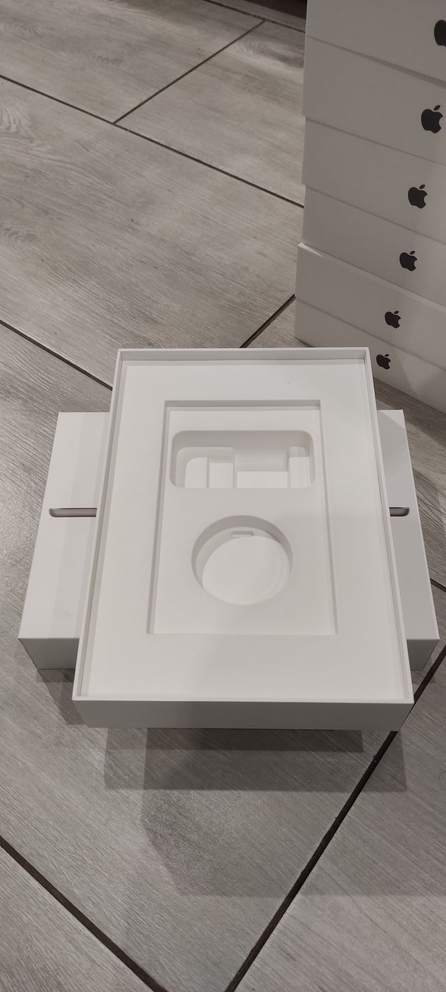 Pudełko iPad (9th Generation)