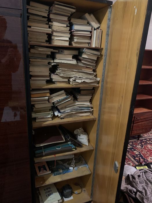 Лакована вінтажна шафа