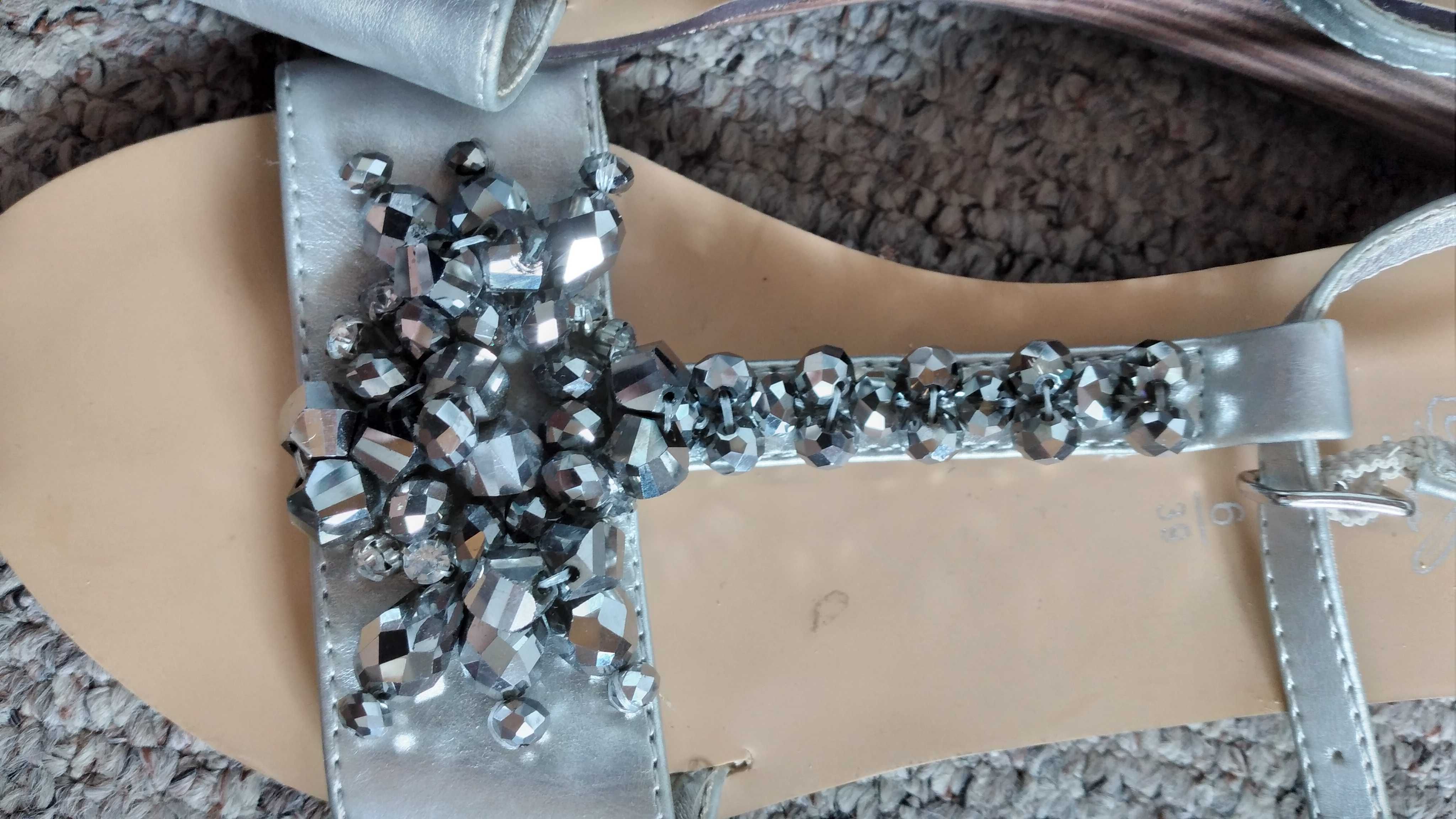 Buty damskie 39, sandały z pięknymi srebrnymi kryształkami