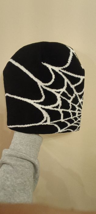 Czarna czapka spider