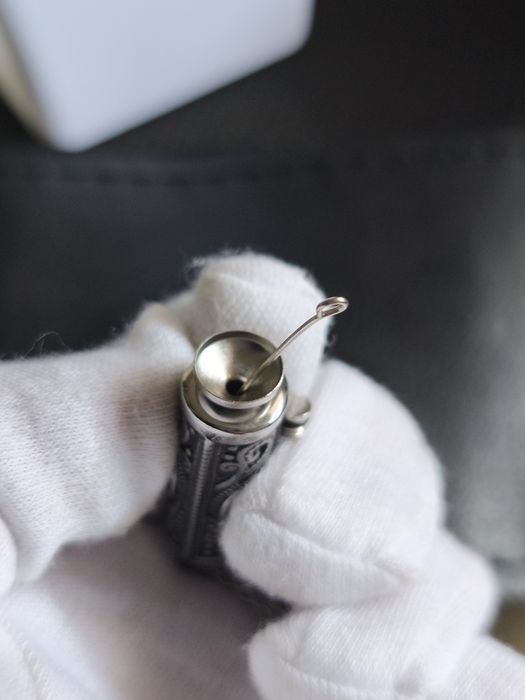 Colar com depósito secreto em aço inoxidável Novo.