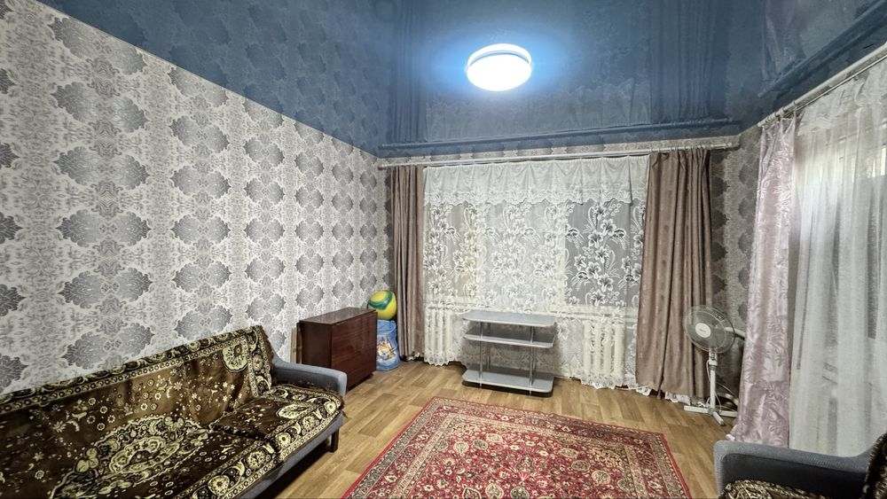 Продам ½ дома в Чугуеве (не далеко от центра города)