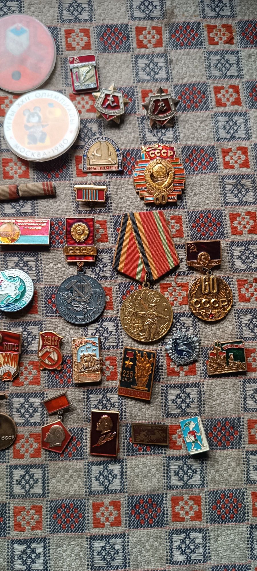 Продам значки СССР