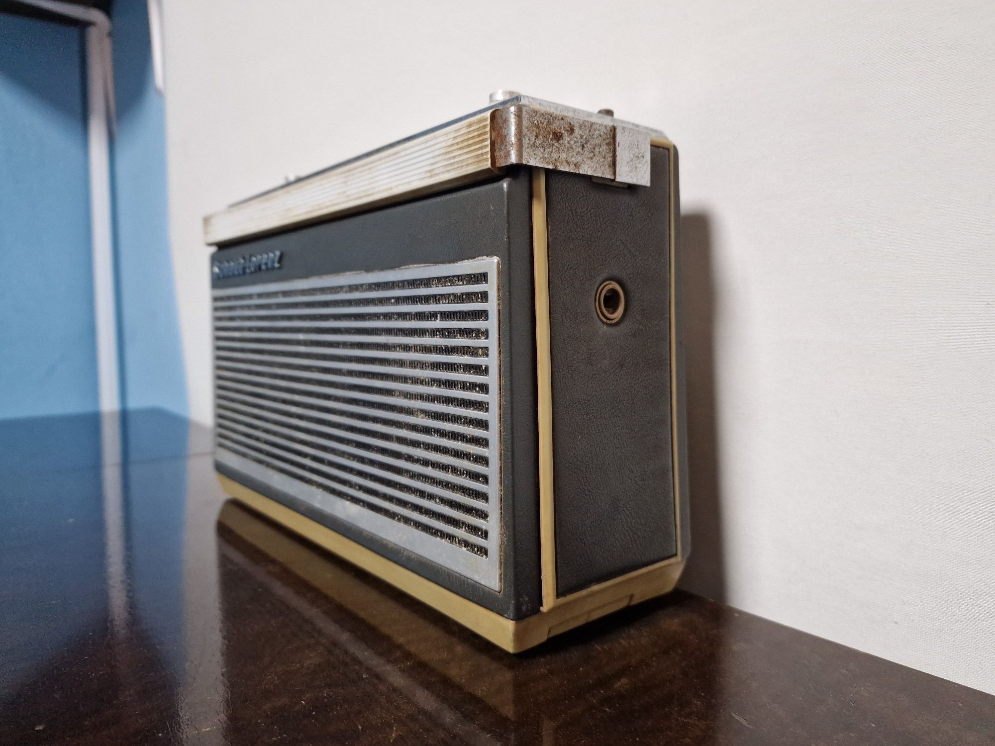Rádio antigo reparado Schaub-Lorenz