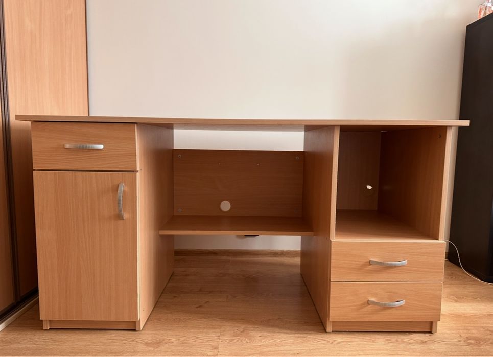 Solidne biurko 150 cm długości - jasny buk.