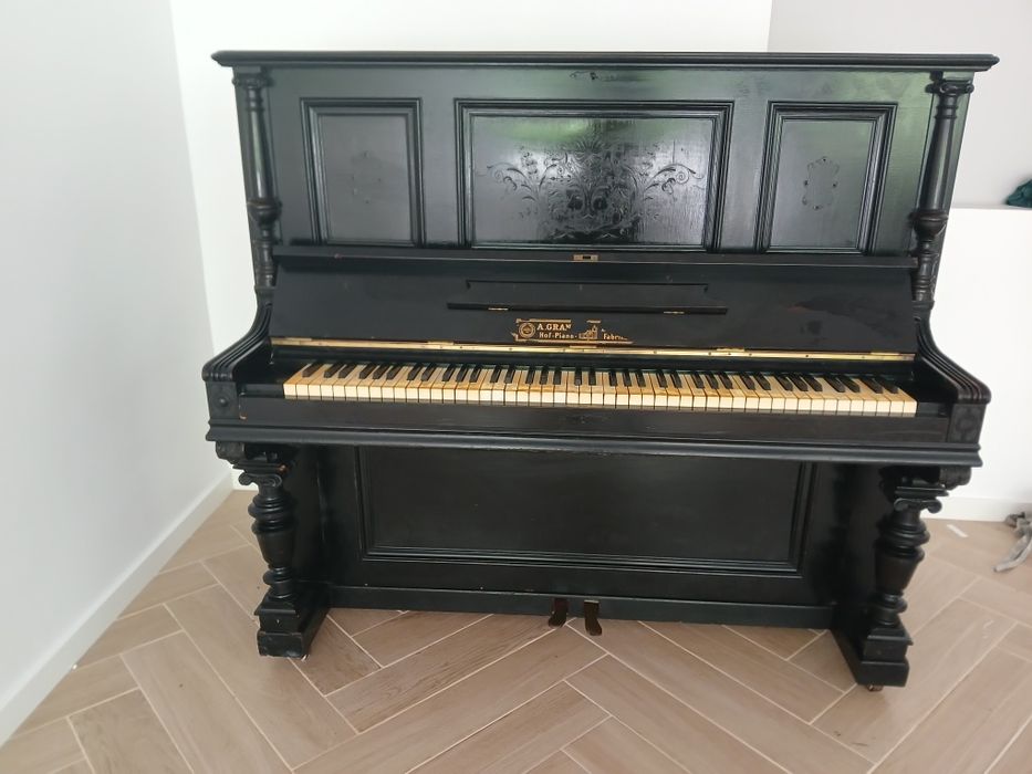 Piano vertical antigo