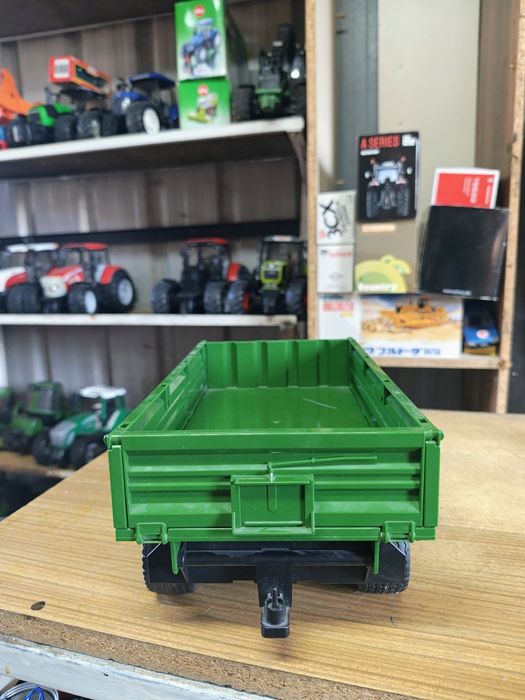 Bruder przyczepa z kiprem