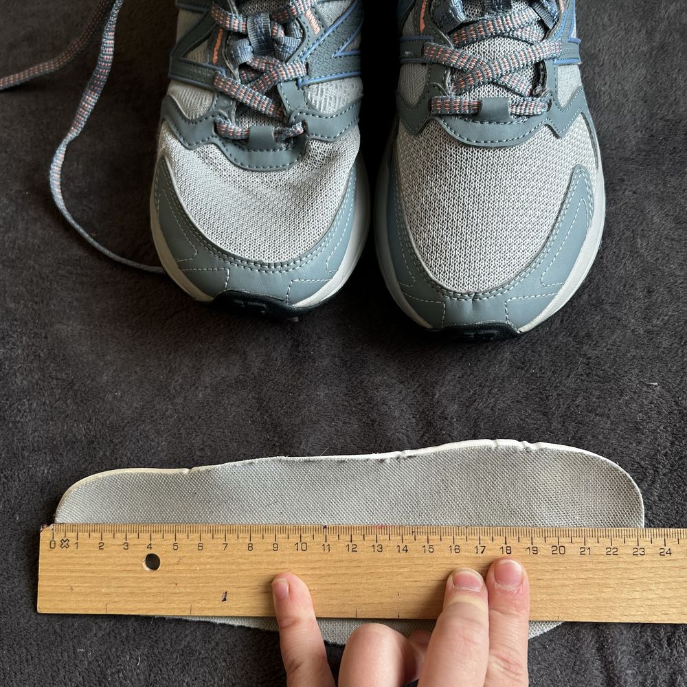 Жіночі кросівки New Balance 410 Trail. P. 37.