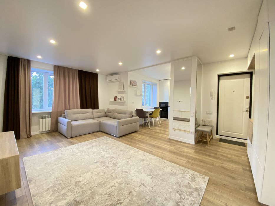 Продам 4к квартиру в Центрі