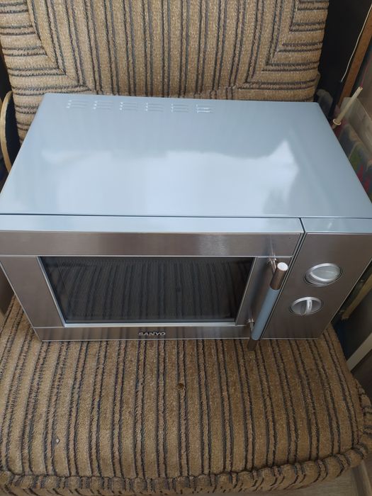 Мікрохвильова піч з грилем  sanyo
