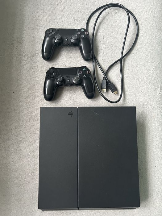 Ps4 Fat + 2 pady DualShock 4 + Kabel HDMI